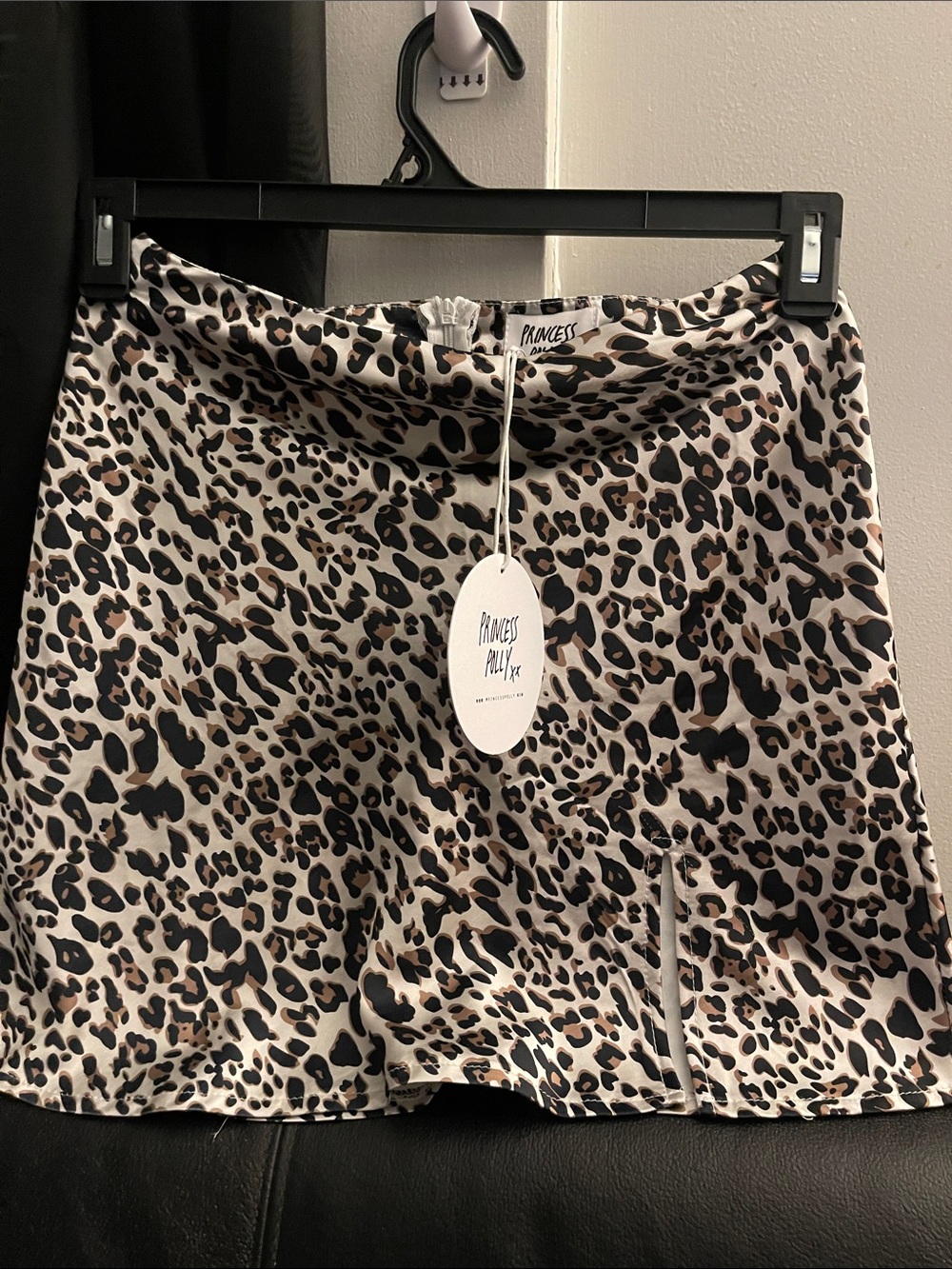 Princess Polly Leopard Print Mini Skirt 
Size 4 NWT